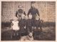 ALOPS01 MOLLET Honorina Maria en DEPOORTER Sylerie Valadie en kinderen OPSTAELE Valerie, Georgine, George, Leontine en hond lies (circa 1914).jpg